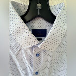 David Donahue, 17 34/35, like new White and Blue Patterned button down Shirt